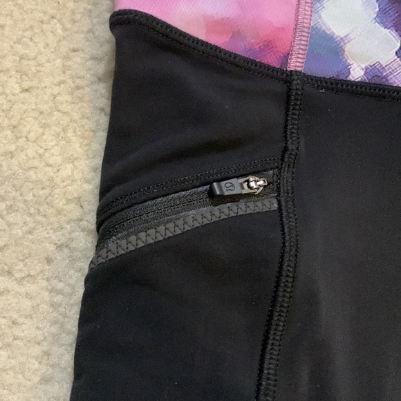 Lululemon leggings with pockets - Picture 4 of 4